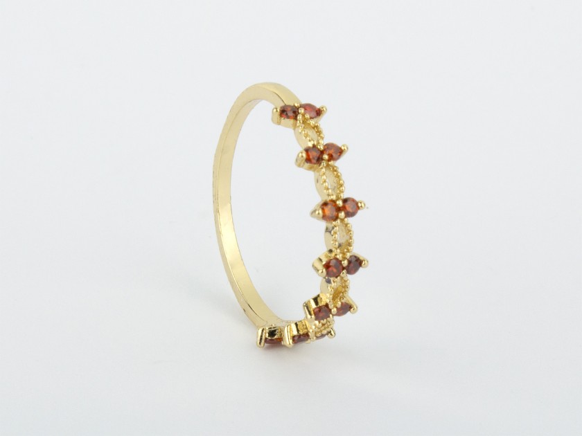 Golden ring set with red Crystals