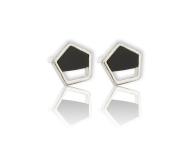 Boucles d'oreille pentagonales argentées incrustées d'onyx noir