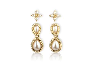 Dos pares de pendientes dorados con perlas falsas