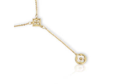 Collar daurat amb un disseny nacrat en forma de quadrilòbul
