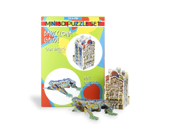 Puzles 3D muntats de la Casa Batlló i el Drac del Park Güell davant de l'embalatge