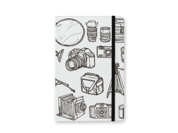 cuaderno de pie con una tapa ilustrada con varias cámaras