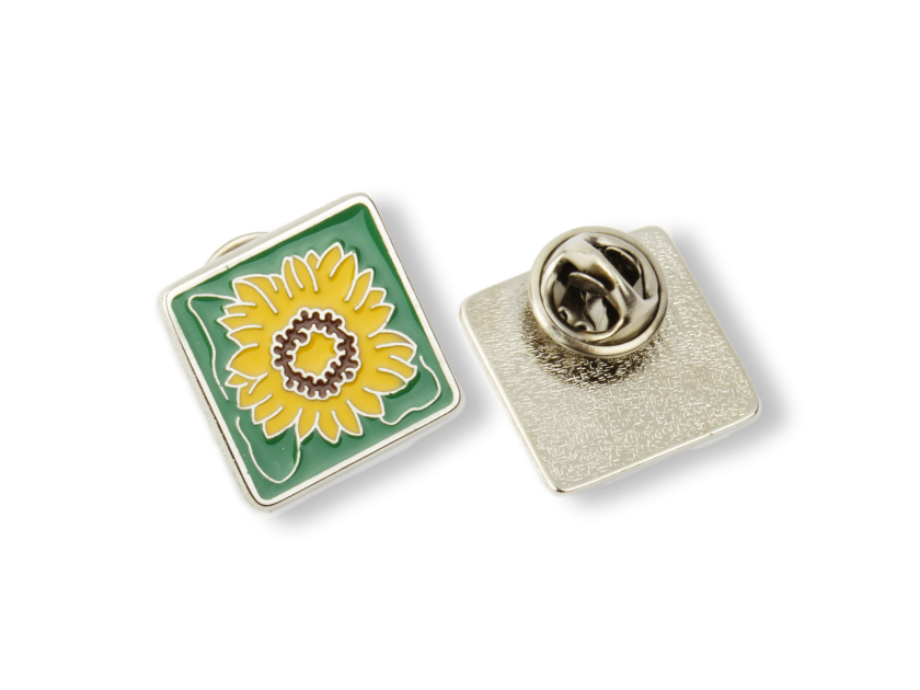 metal pin representing a sunflower seen from the front and back