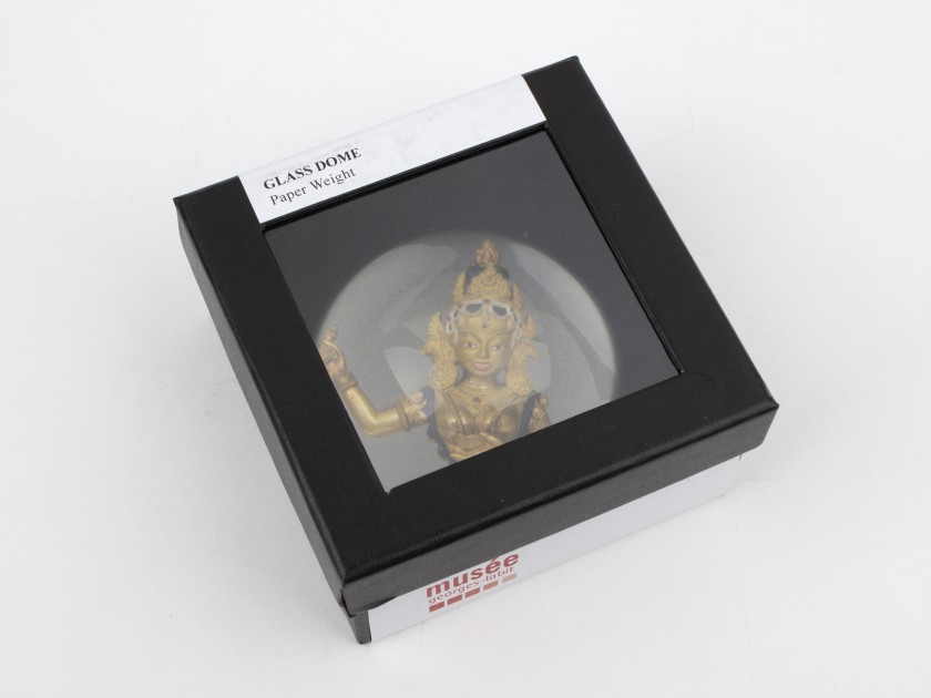 Paperweight seen from above with the image of a statuette of the Buddhist goddess Vajravârâhî.
