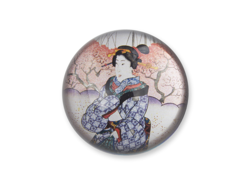 Pisapapeles de cúpula de cristal con un detalle de un grabado de Yoshitora en su interior