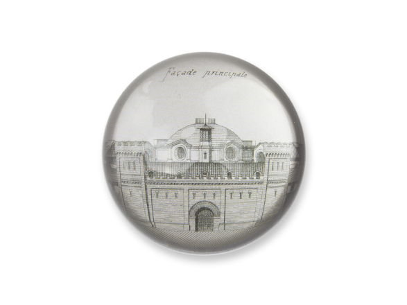 glass paperweight seen from above with a sketch of the main facade of the Castelet