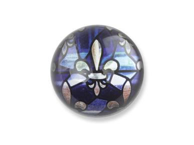 petjapapers de vidre vist des de dalt amb una flor de lis en el seu interior