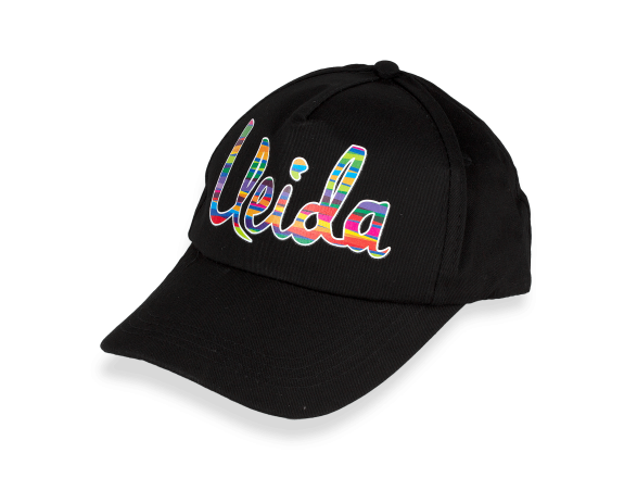 gorra negra amb el nom de Lleida imprès en color