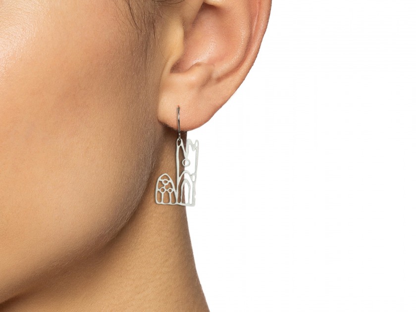 boucles d'oreille en métal argenté représentant la cathédrale de Lleida