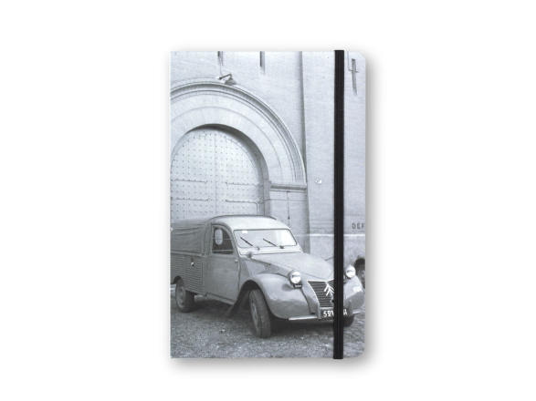 notebook seen from the front with a cover illustrated with a black and white photo of a 2CV van parked in front of the Castelet
