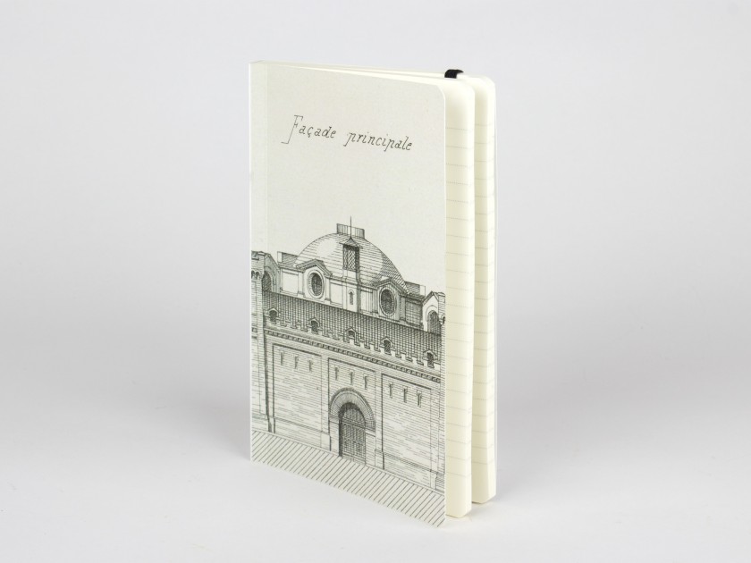 notebook seen from the front with a sketch of the façade of the Castelet printed on the cover