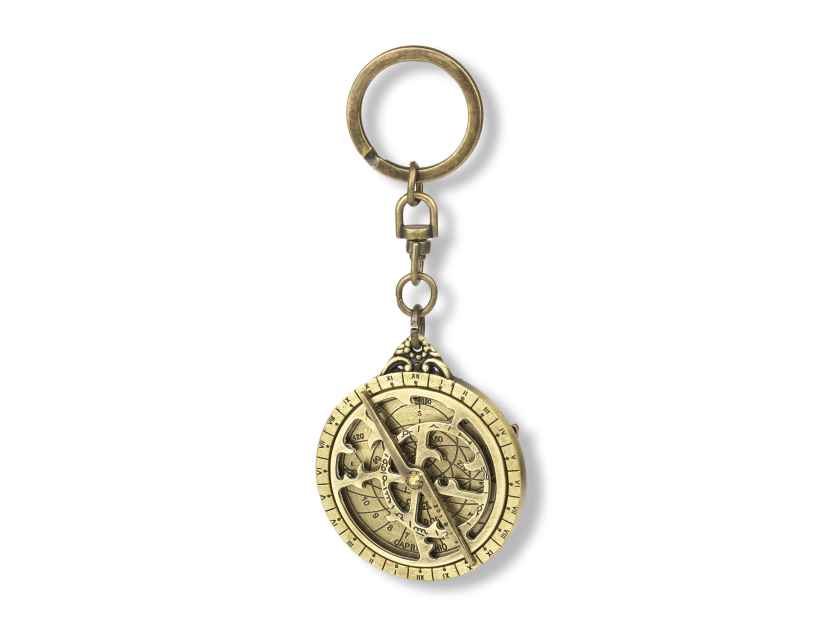 llavero de metal dorado que representa un mini astrolabio