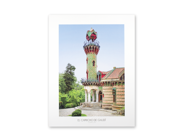 Làmina que mostra una foto de la torre del Capricho de Gaudí amb la llegenda El Capricho de Gaudí