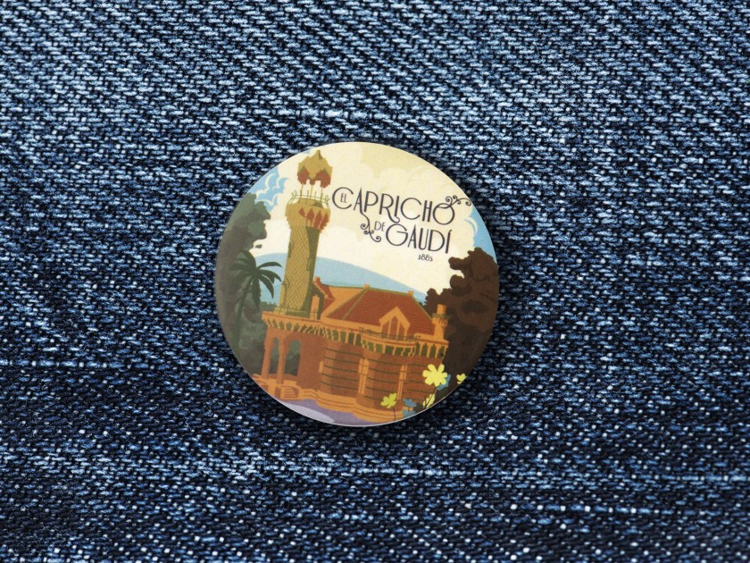 badge seen from the front and back representing a vintage illustration of El Capricho de Gaudí