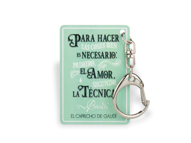 porte-clés en forme de petite plaque émaillée de couleur menthe à l'eau avec une citation de Gaudí imprimée