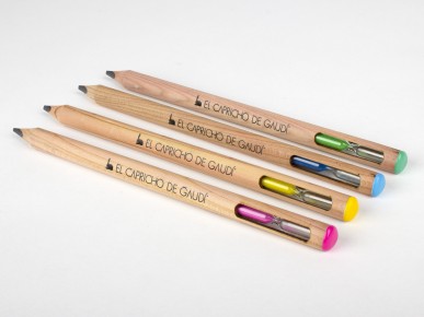 lápices de madera con relojes de arena de colores incrustados