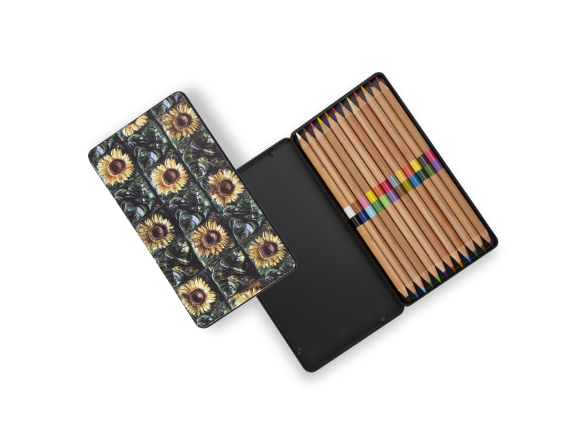 caja de lápices de colores con tapa impresa con flores y hojas de girasol