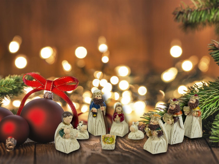 9 Christmas figures featuring the characters of the Nativity scene