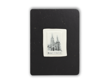 porcelain square piece decorated with an illustration of the cathedral of Burgos, set on a slate