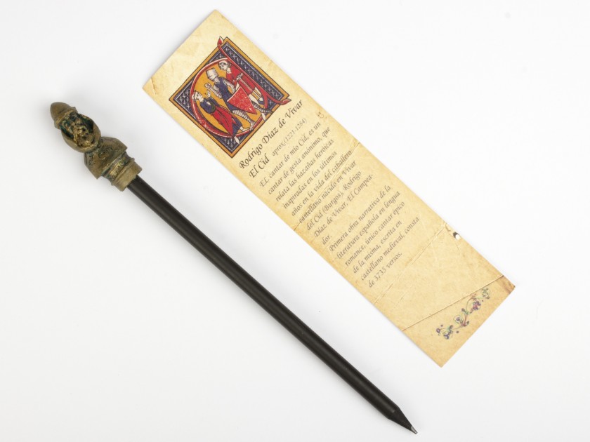 crayon à papier avec l'embout en forme de buste du Cid