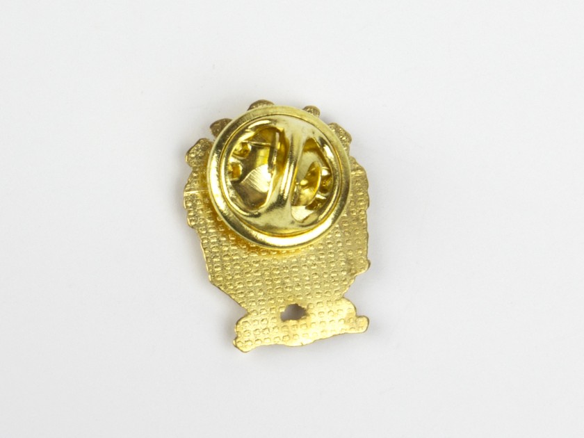 pin dorado que representa el escudo de la ciudad de burgos